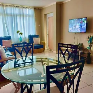 Hideaway At The Strathairn Apartment